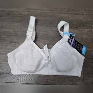 Bali NWT Cool Comfort Classic Supporr Bra Size 34C White